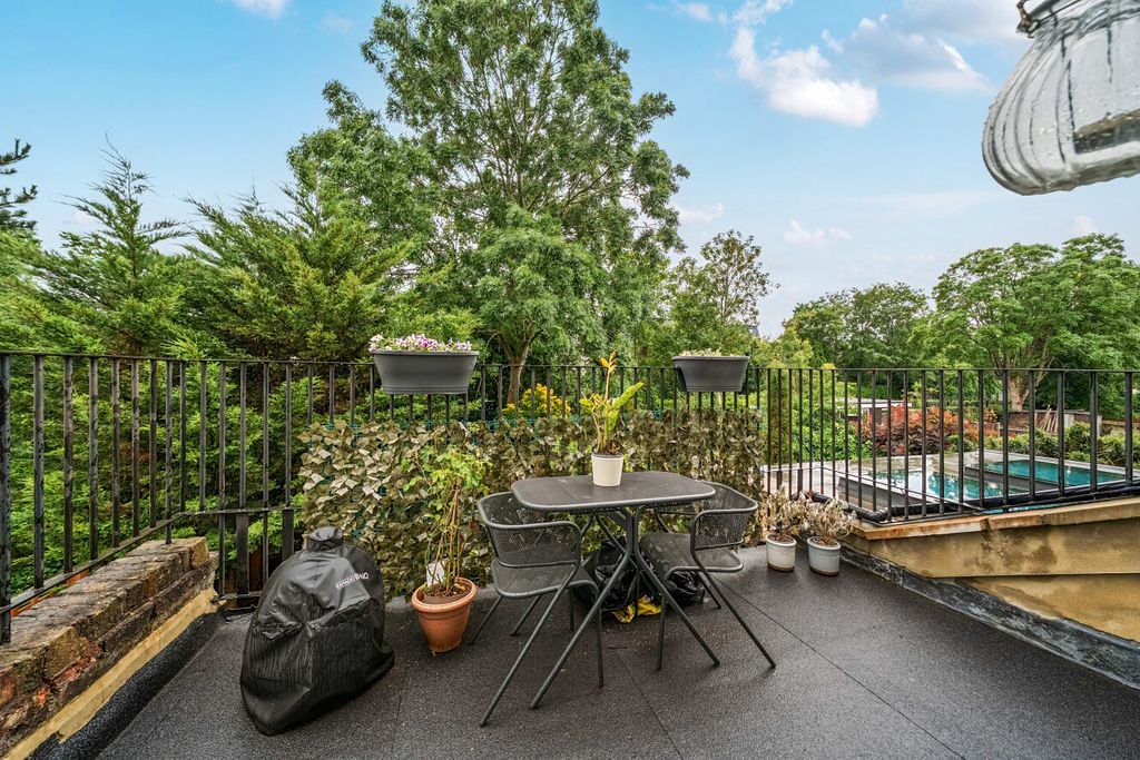 Property photo 3 of 10 1472942-13-6A26B3...