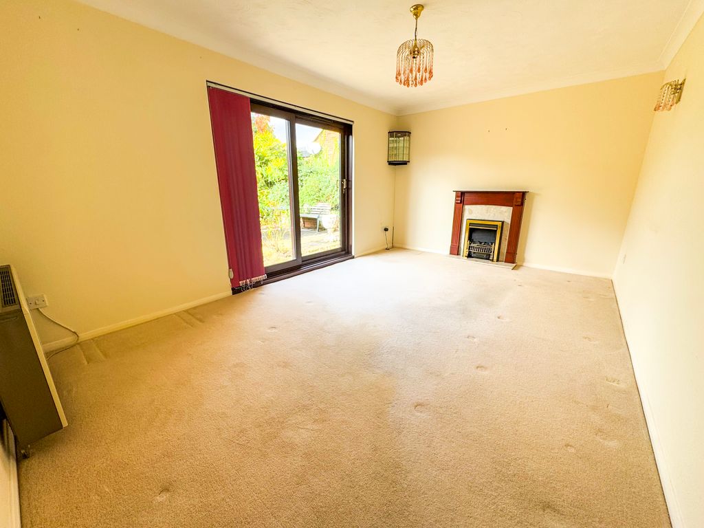 Property photo 3 of 15 Lounge