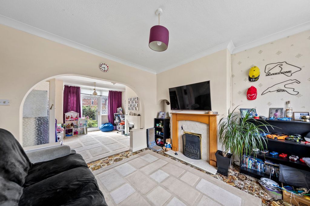 Property photo 2 of 21