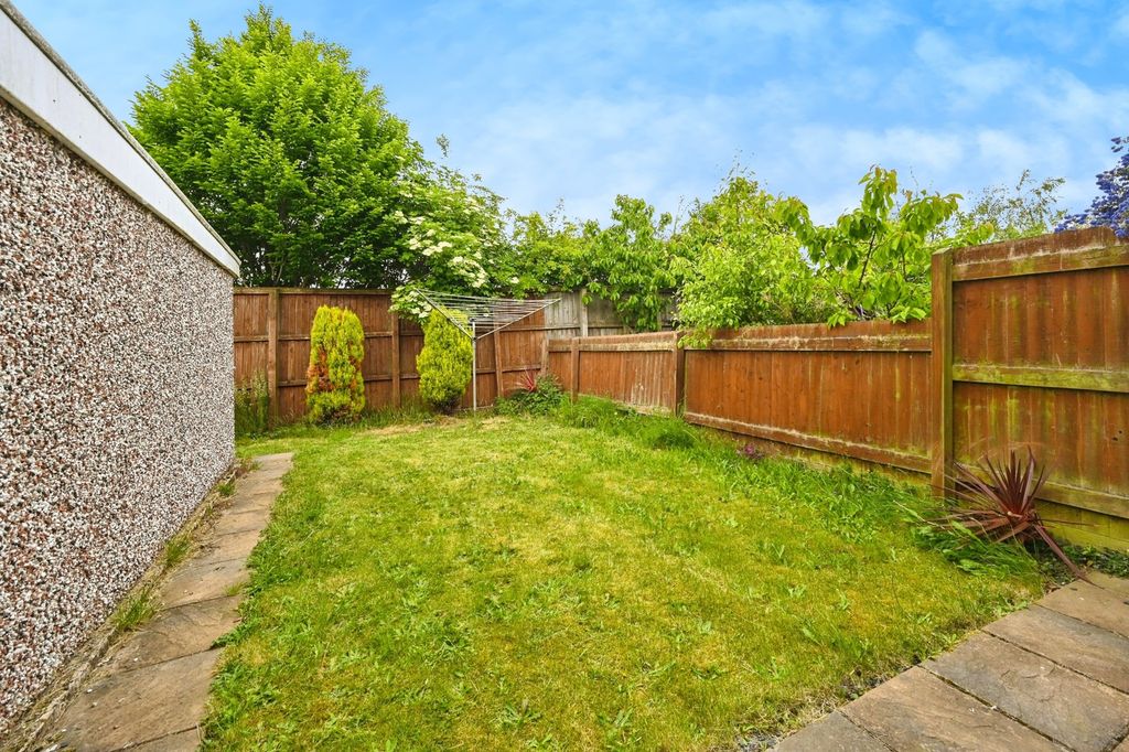 Property photo 3 of 17 Garden