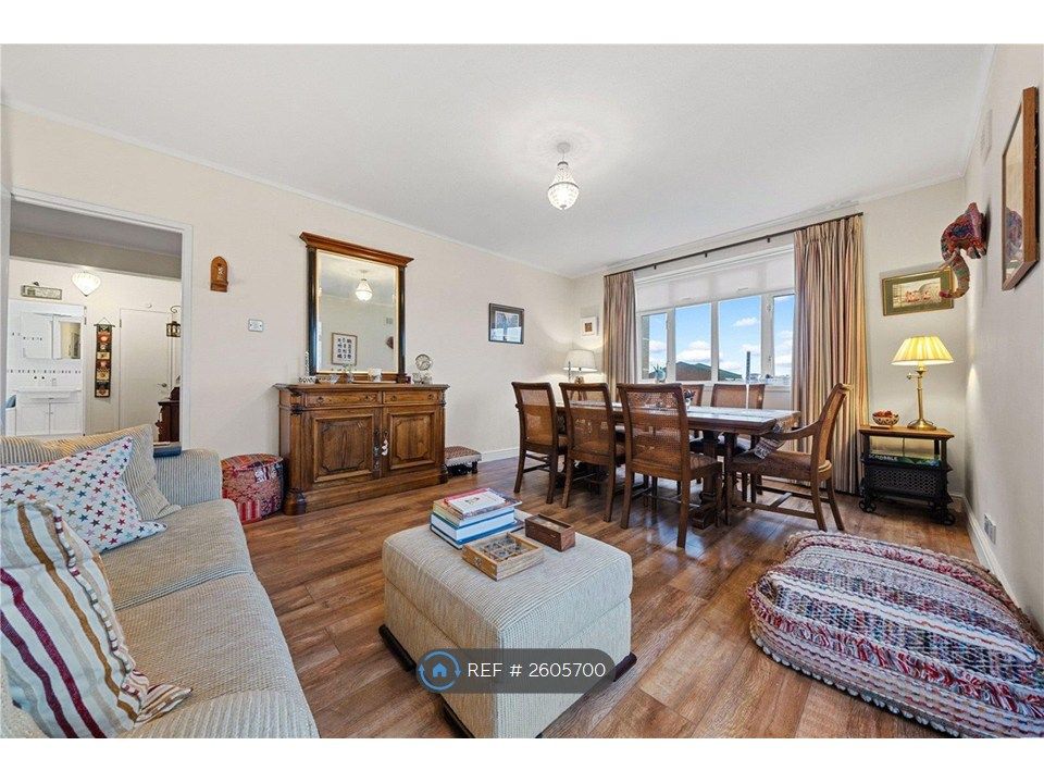 Property photo 1 of 7 Dual Aspect Living Room (Bay Window Incl.)
