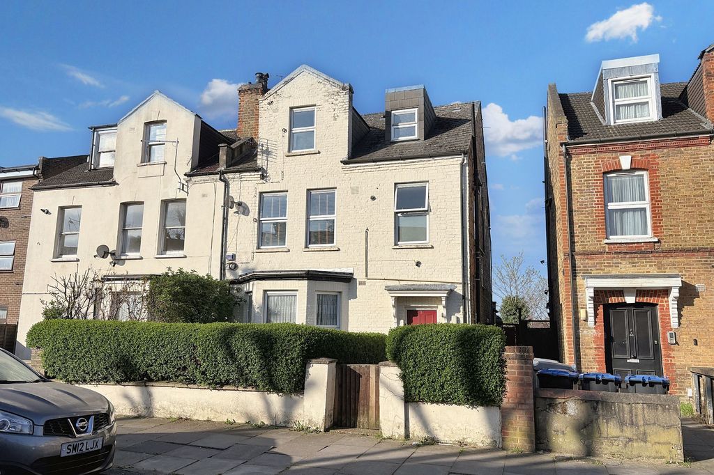 Property photo 2 of 10 Flat C, 31 Connaught Road, Harlesden, London Nw10 9Aj