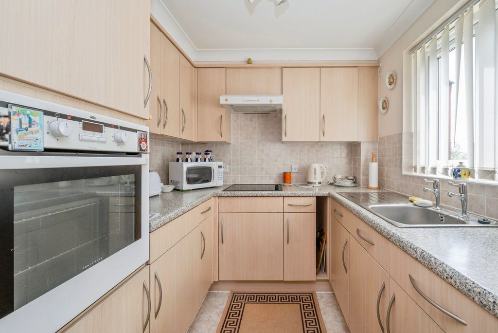 Property photo 2 of 10 Kitchen