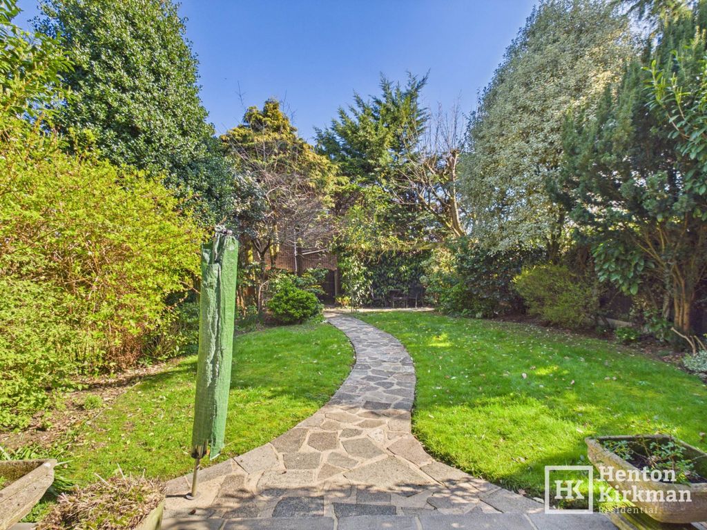 Property photo 2 of 24