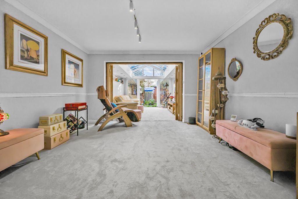 Property photo 3 of 20