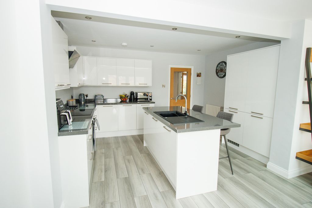 Additional image 4 of 2 bed detached bungalow for saleMuston Road, Filey YO14