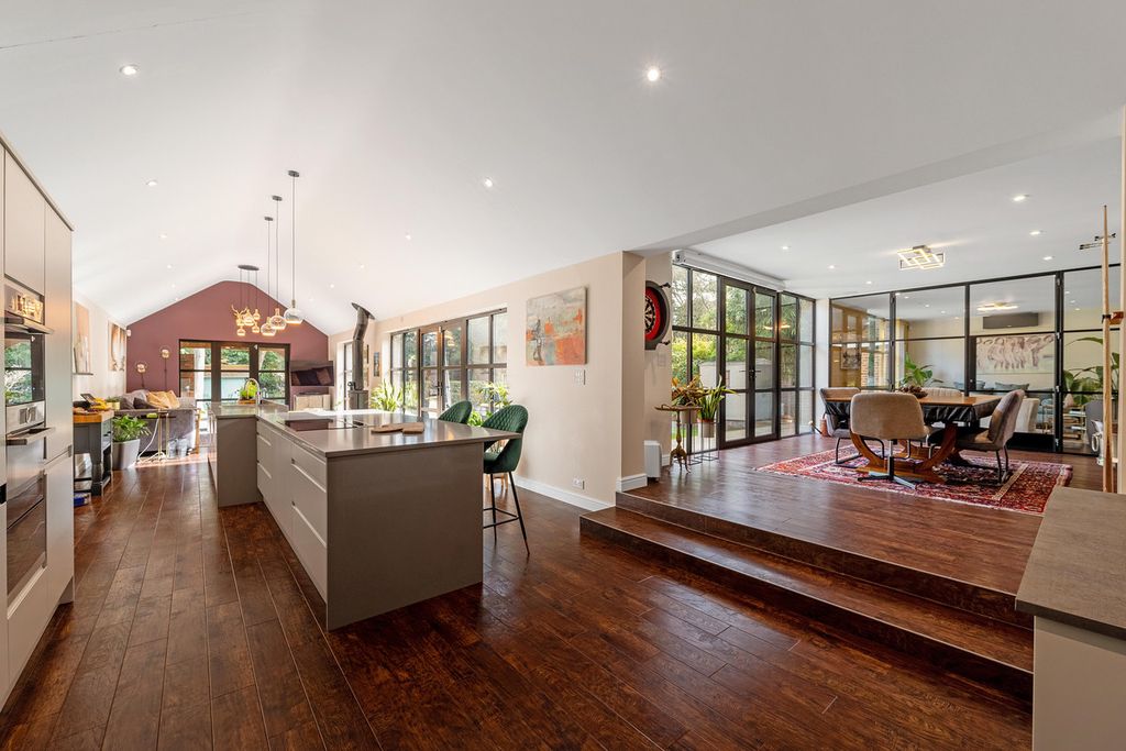 Property photo 3 of 24