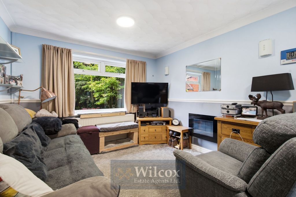 Property photo 2 of 28