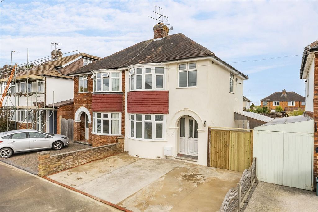 Property photo 1 of 21 Front