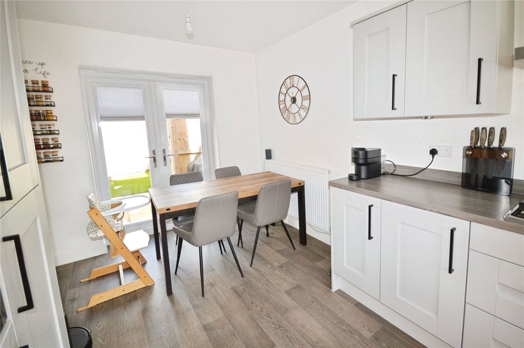 Property photo 3 of 20 Kitchen/Dining Room