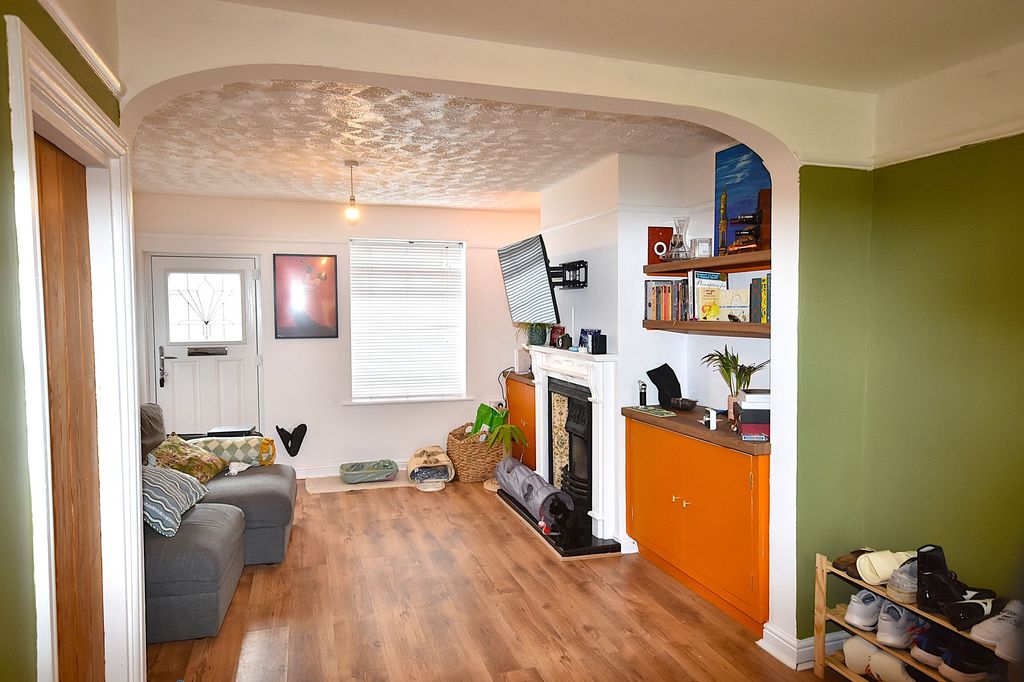 Property photo 2 of 12