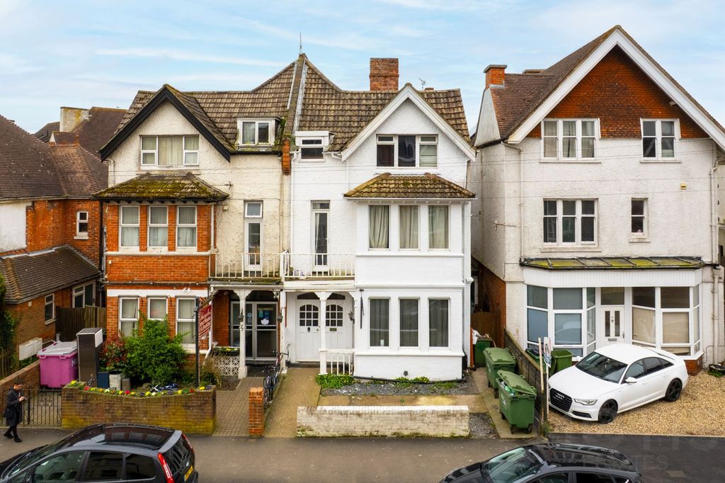 Property photo 1 of 18 Photo 9