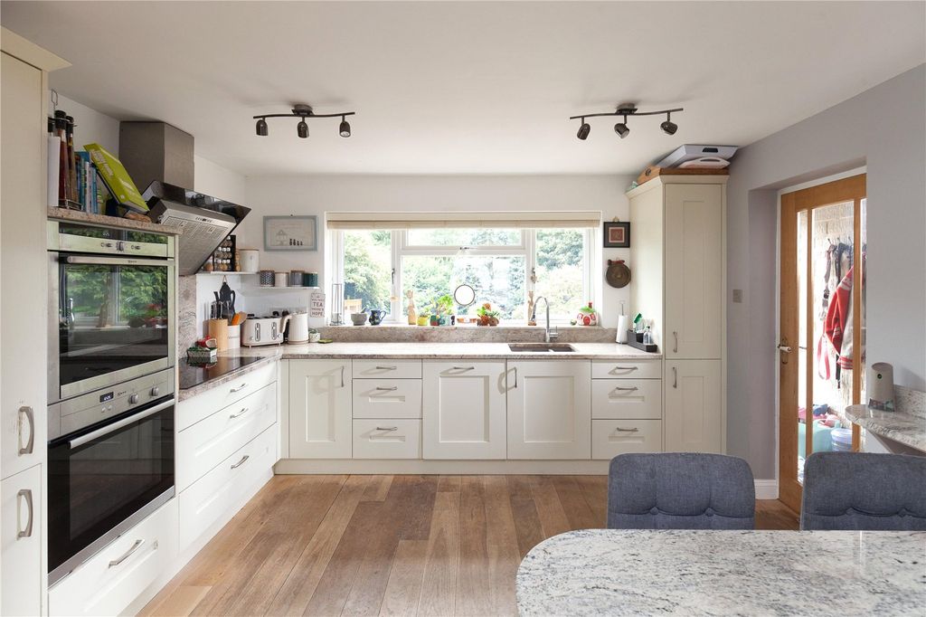 Property photo 3 of 13 Picture 3