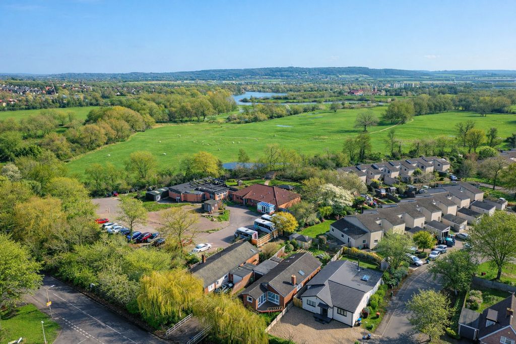 Property photo 2 of 23