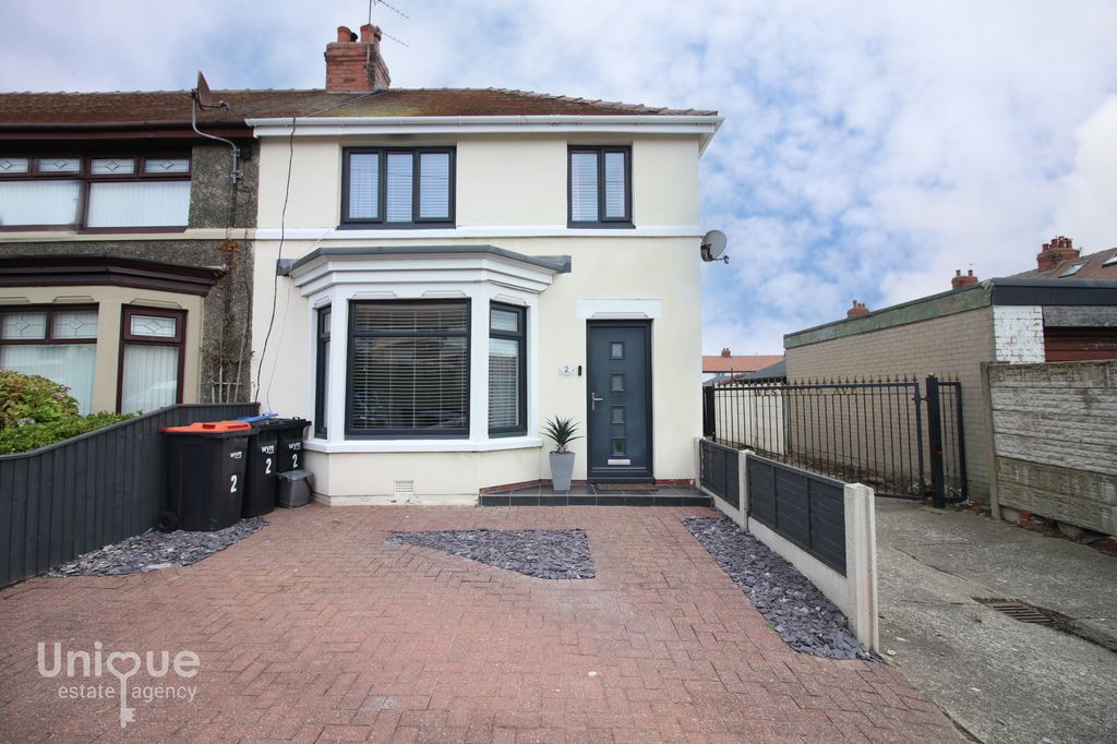 Property photo 1 of 21