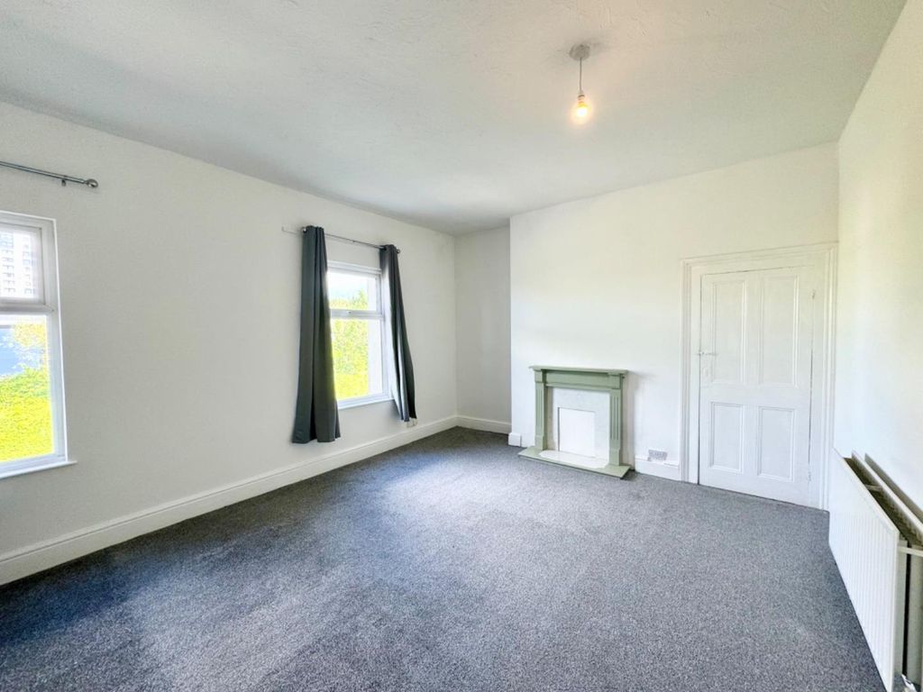 Property photo 3 of 6 Living Room