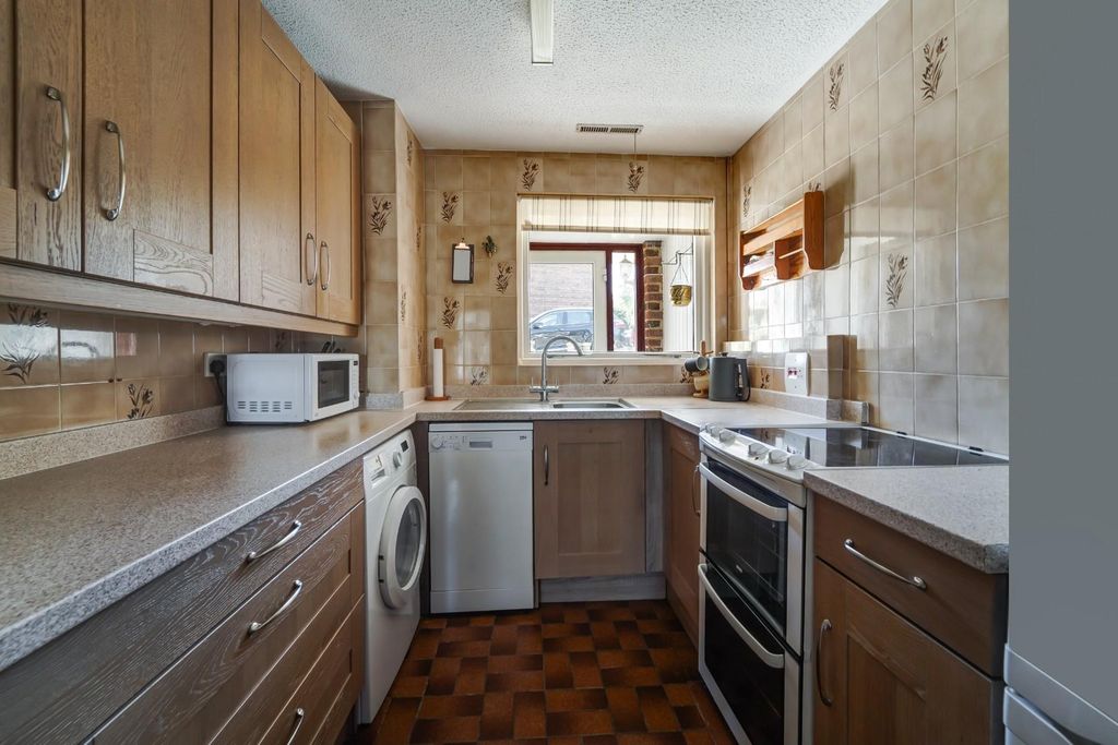 Property photo 3 of 14 Headley Drive