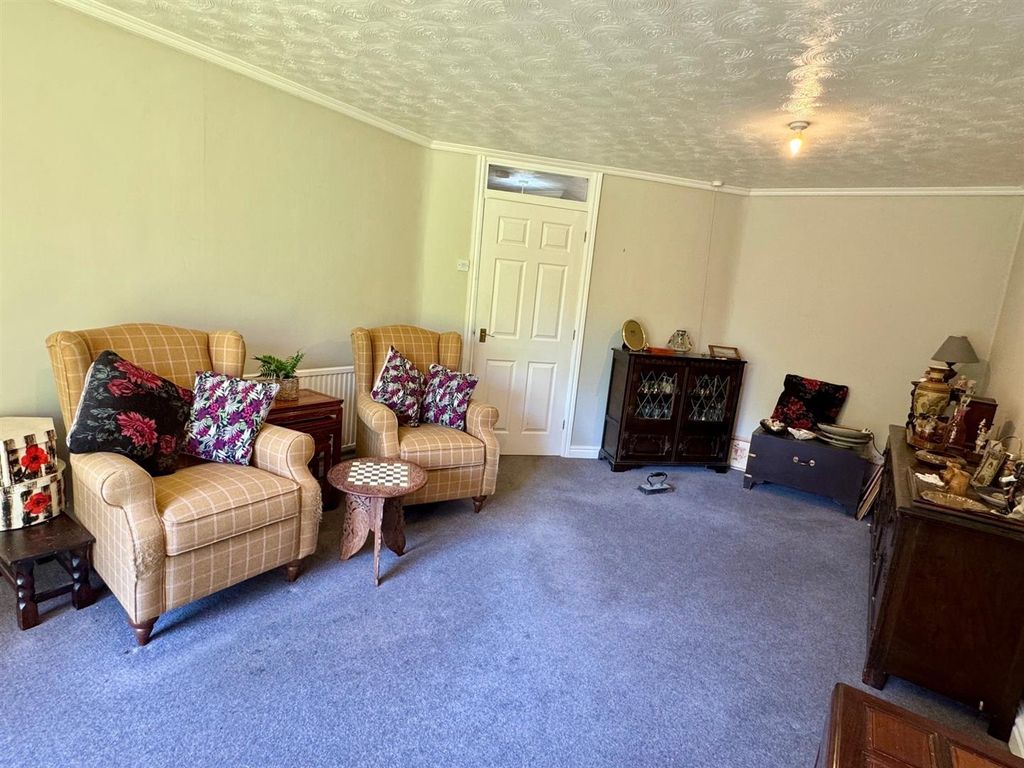 Property photo 3 of 12 Eight.Jpg