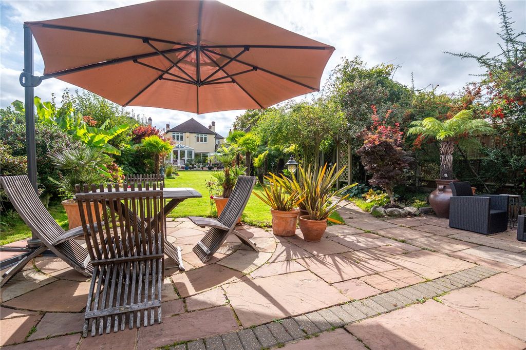 Property photo 2 of 31 Garden