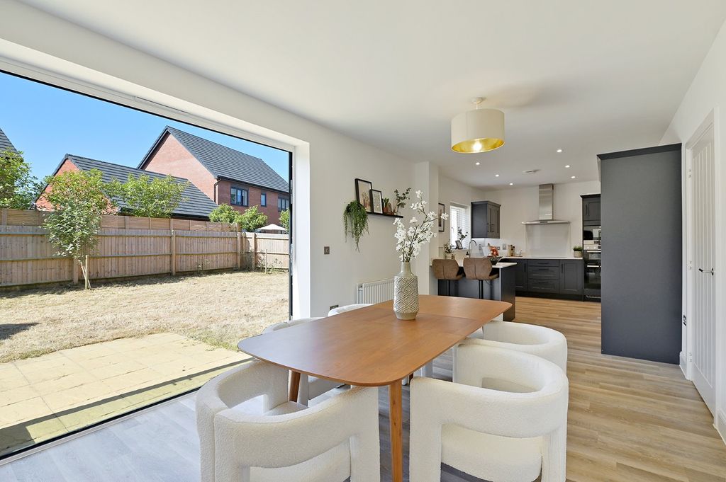 Property photo 1 of 16 Kitchen/Dining