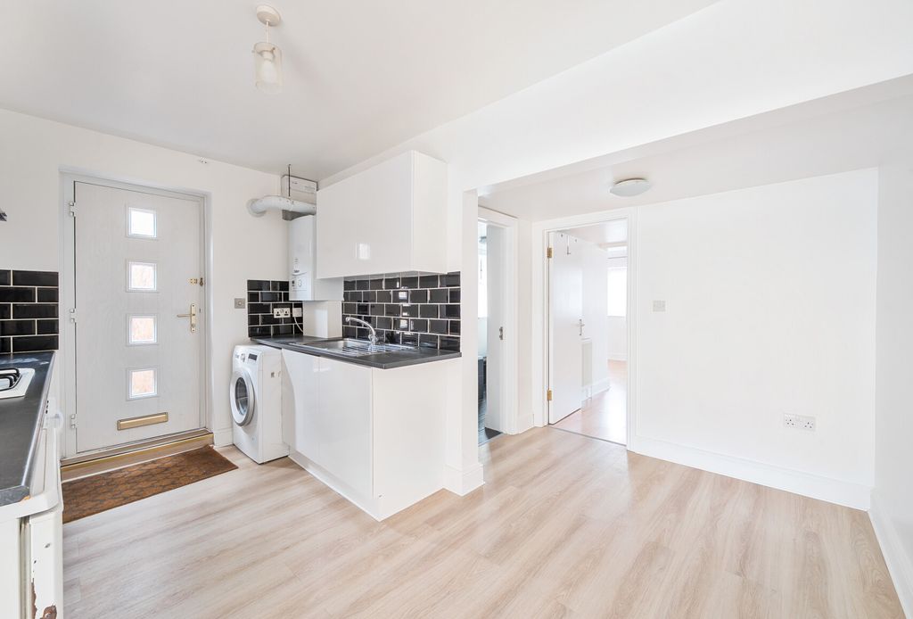 Property photo 1 of 9 1320715-4-6874Bfc...