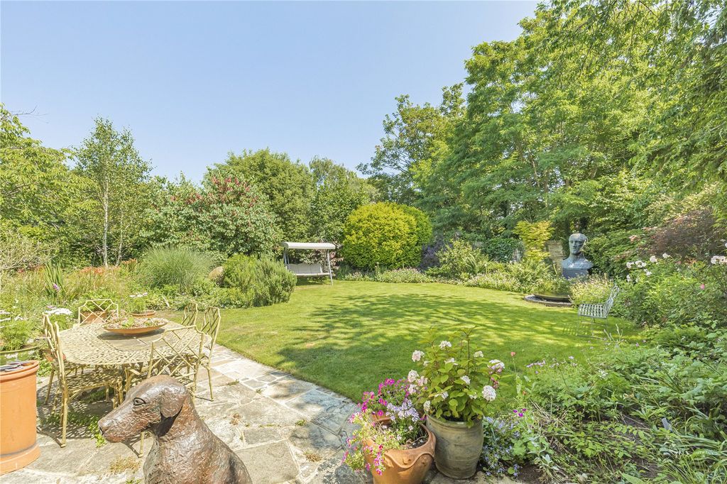 Property photo 3 of 24 Garden