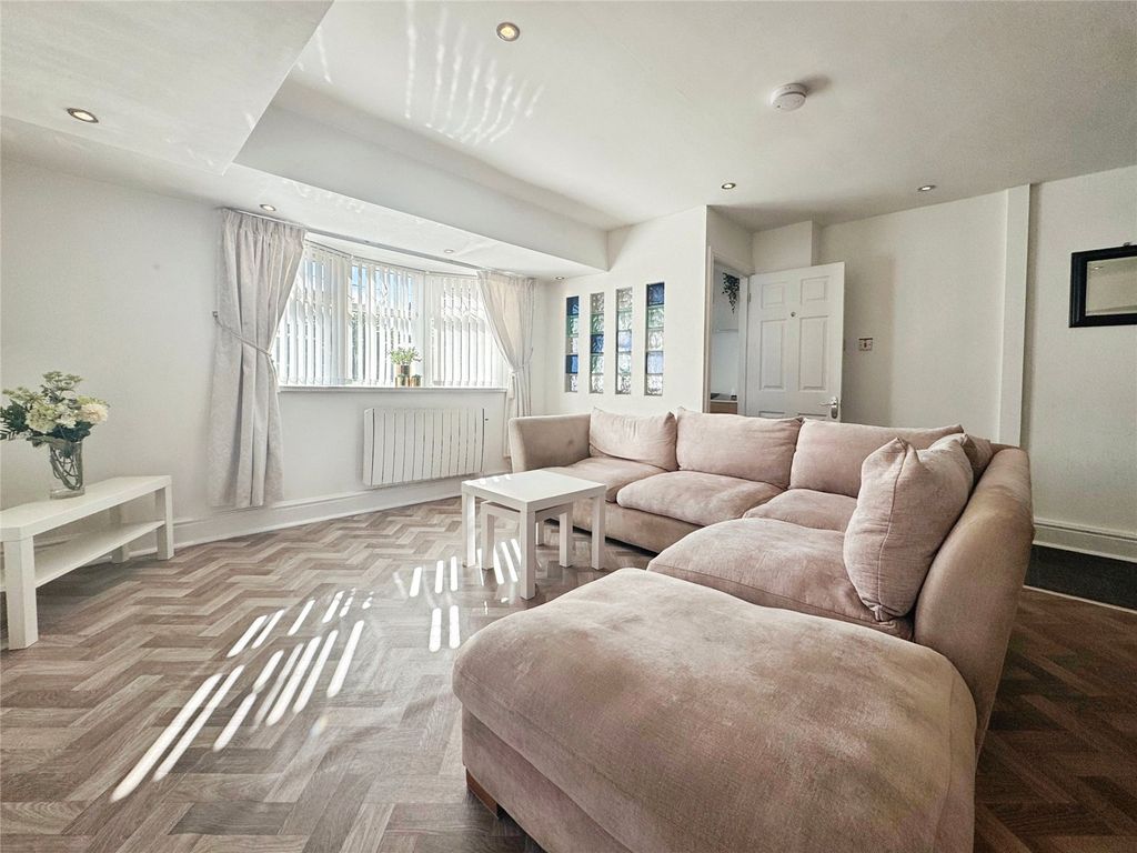 Property photo 2 of 13 Picture No. 17