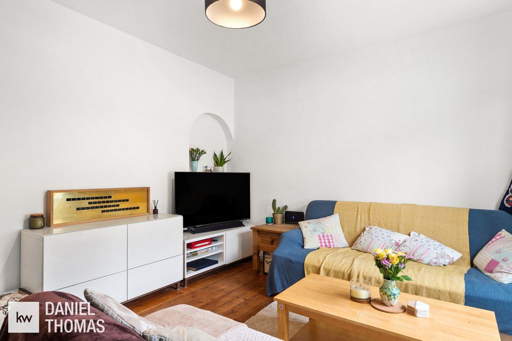 Property photo 2 of 22