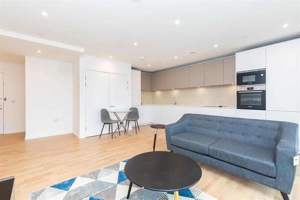 Property photo 3 of 10 5 Kingwood Apartments-4.Jpg