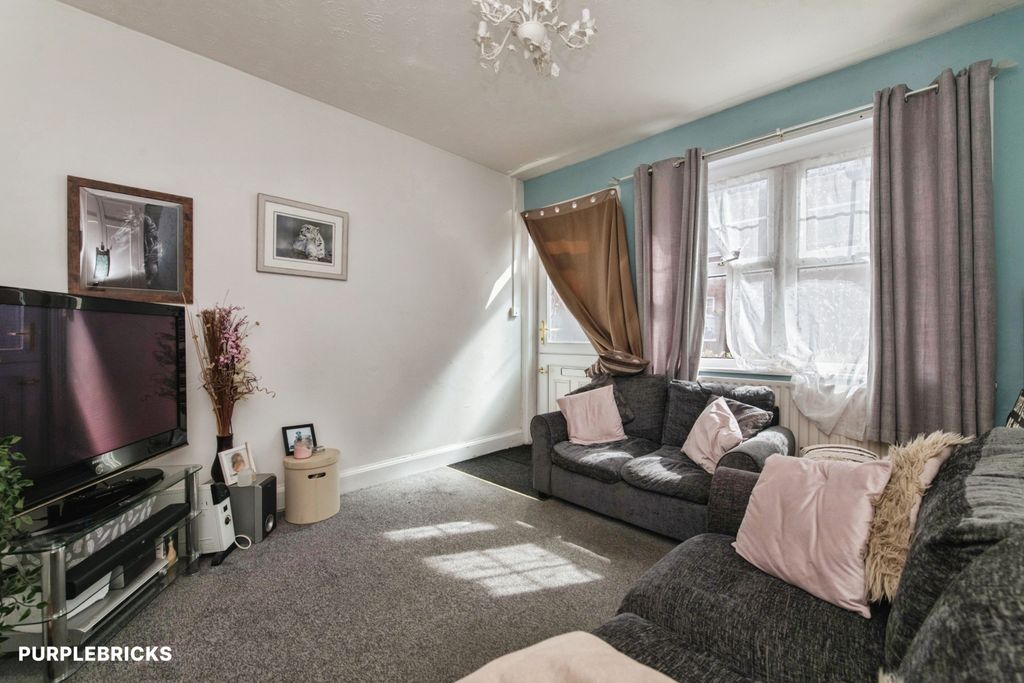 Property photo 3 of 13