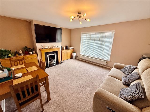 Property photo 2 of 11 Lounge