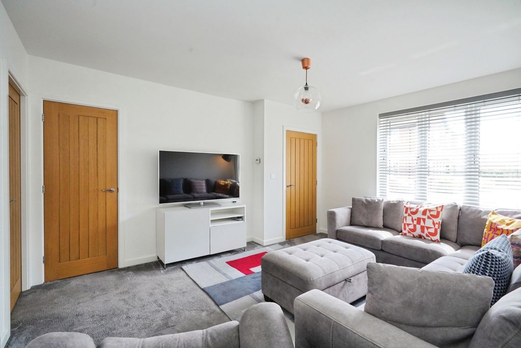 Property photo 3 of 19 Pbox-Img.Jpg