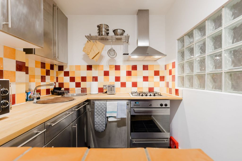 Property photo 3 of 25