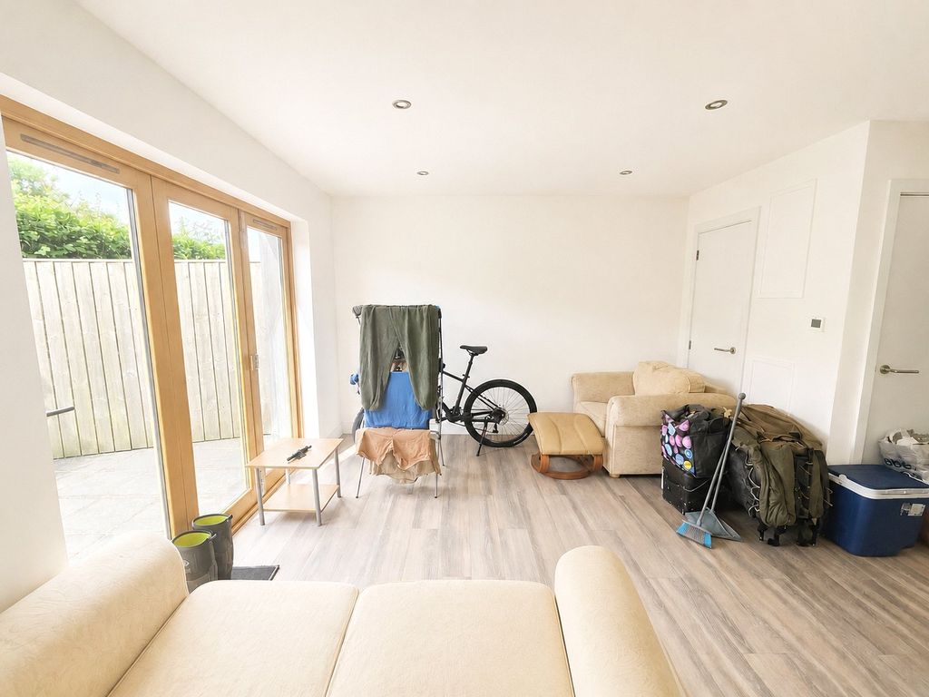 Property photo 3 of 8 Picture No. 04