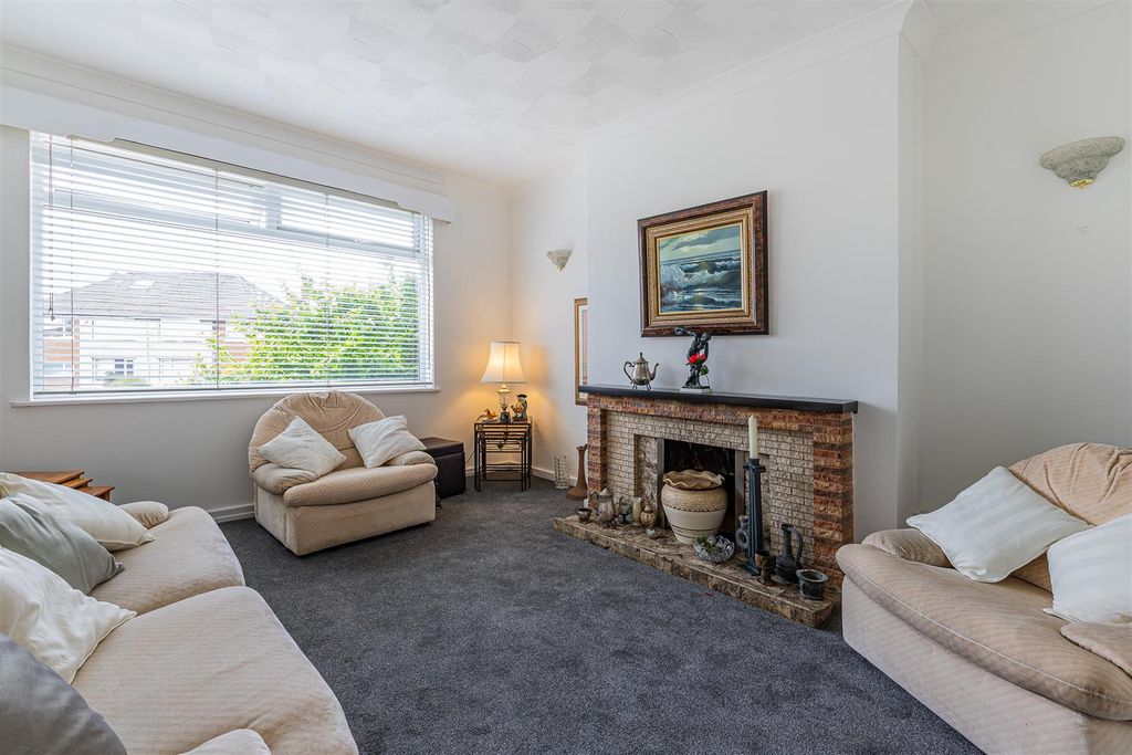 Property photo 2 of 23 Deepdale Close 8-9.Jpg