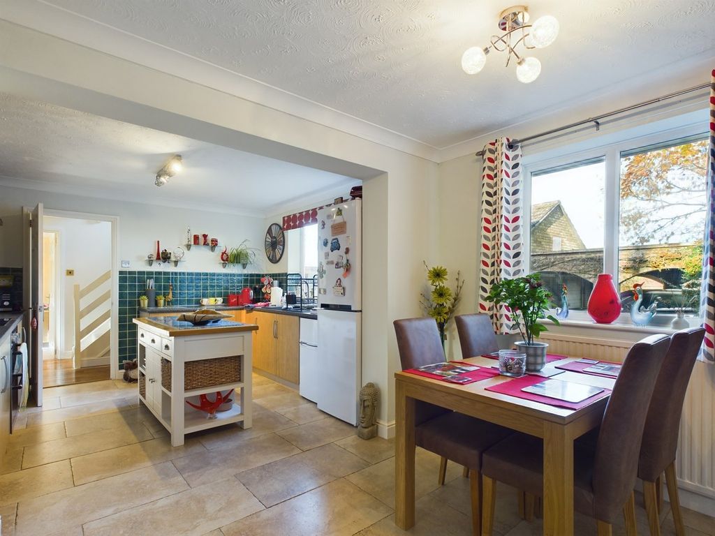 Property photo 2 of 28