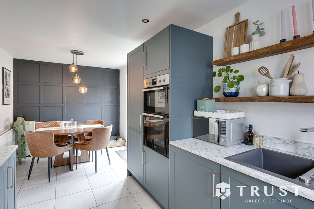 Property photo 3 of 45