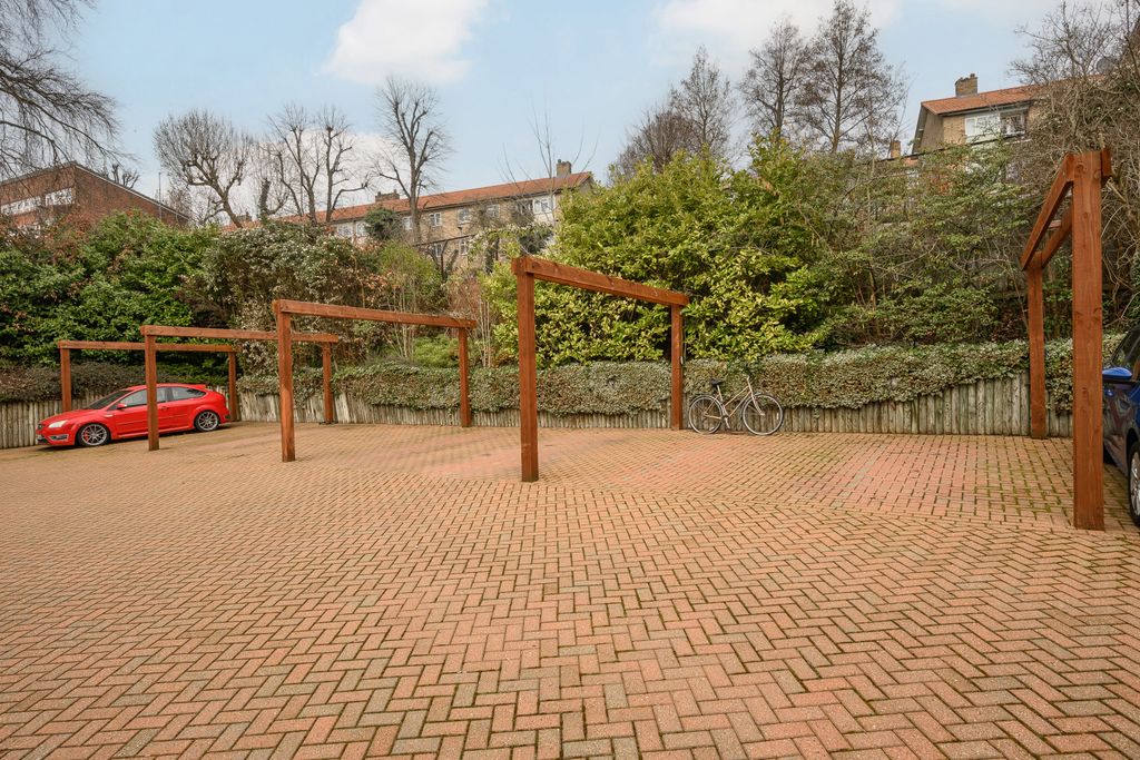 Property photo 3 of 10 Picture No. 12