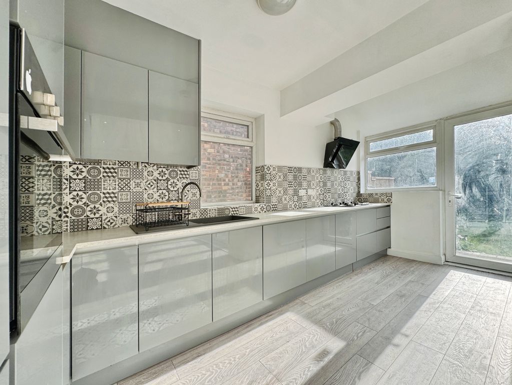 Property photo 3 of 35 Trowell Road, Nottingham