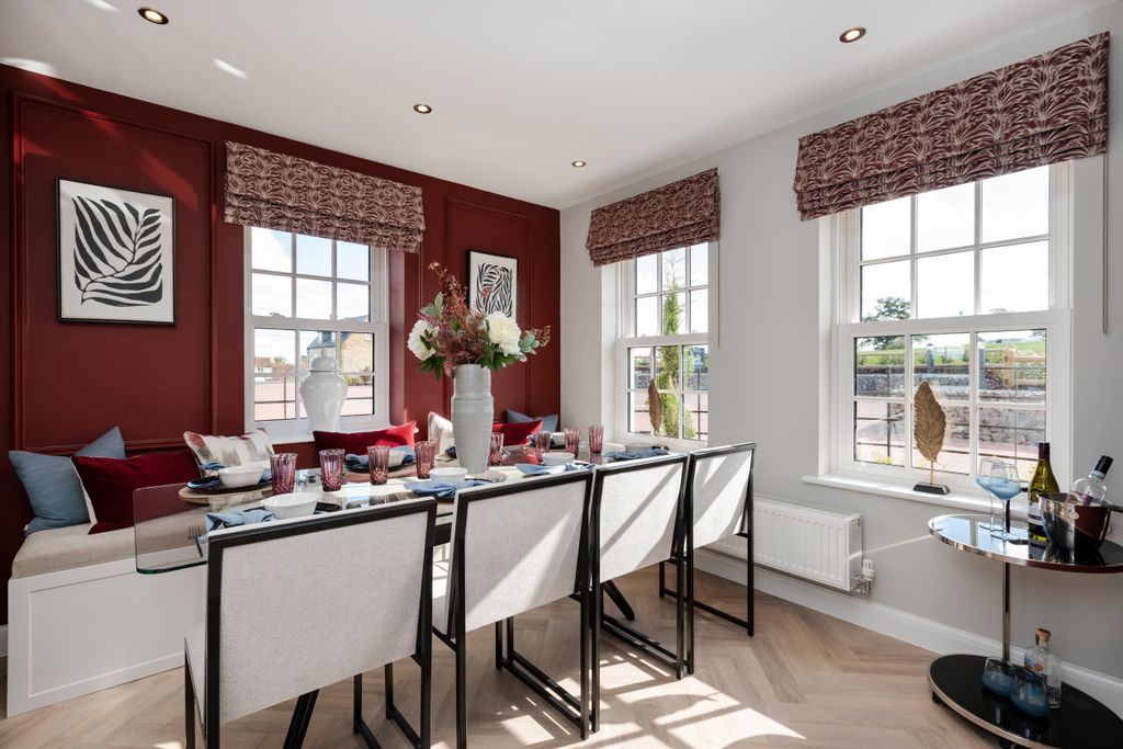 Property photo 3 of 9 Emerson Dining