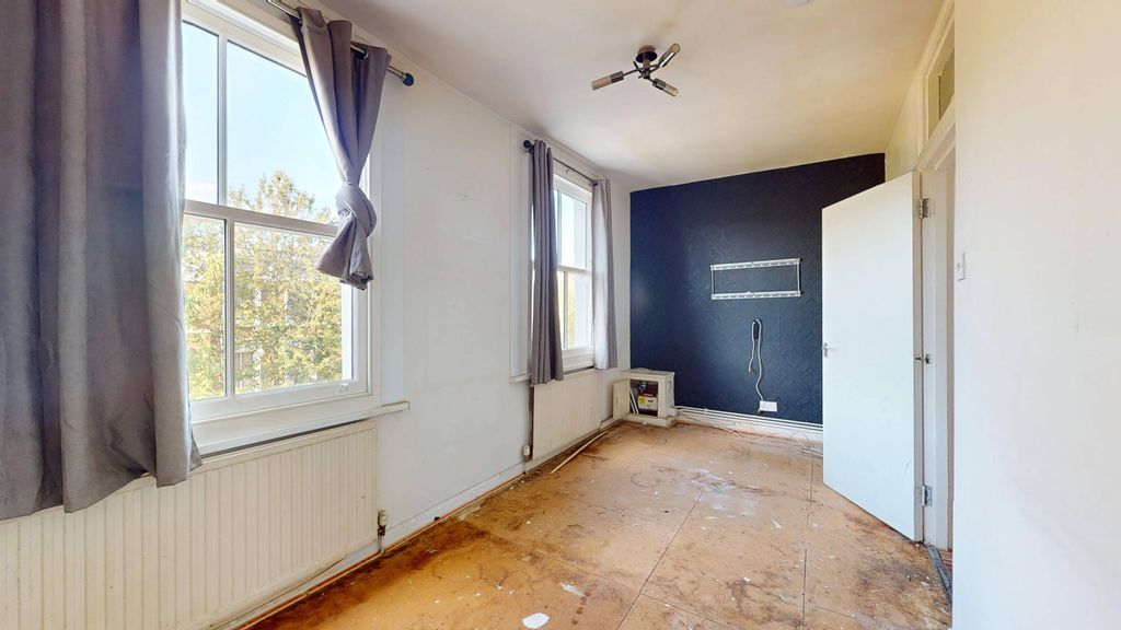 Property photo 2 of 8 61D Chesterton Road, Ladbroke Grove, London, W10 6Es