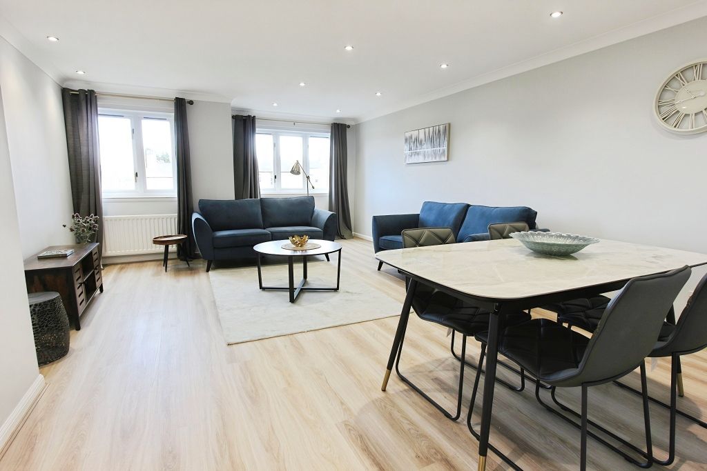 Property photo 1 of 12 Lounge