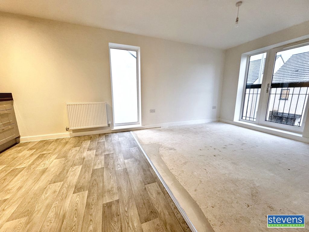 Property photo 2 of 8 Image00009