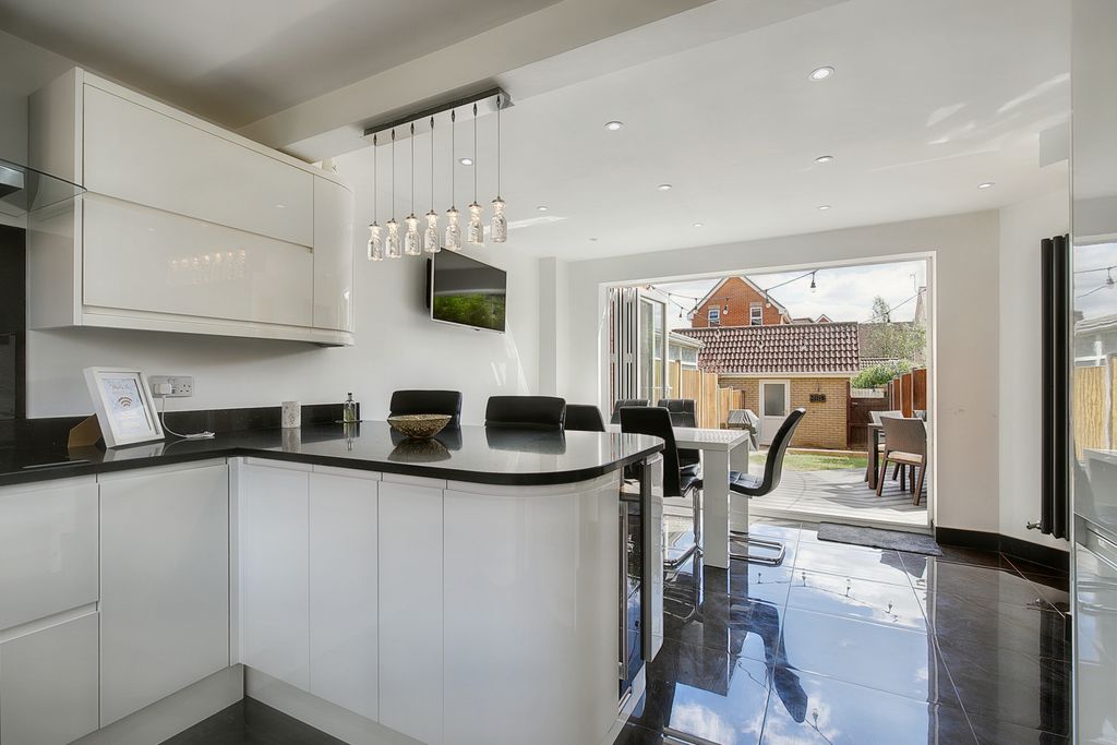 Property photo 3 of 22