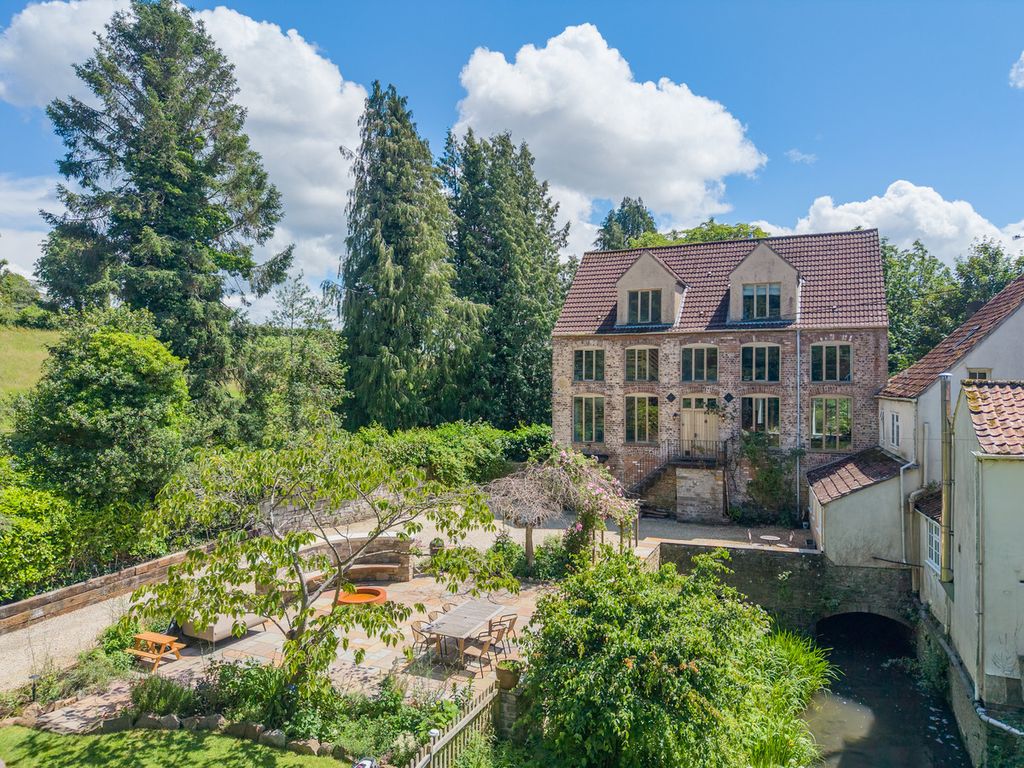 Property photo 1 of 33