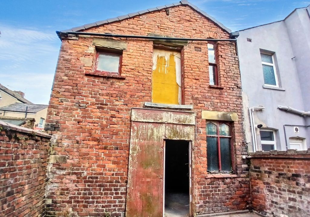 Property photo 1 of 9