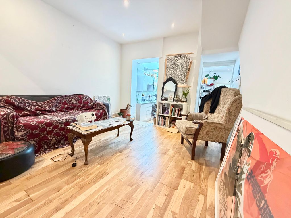 Property photo 2 of 32