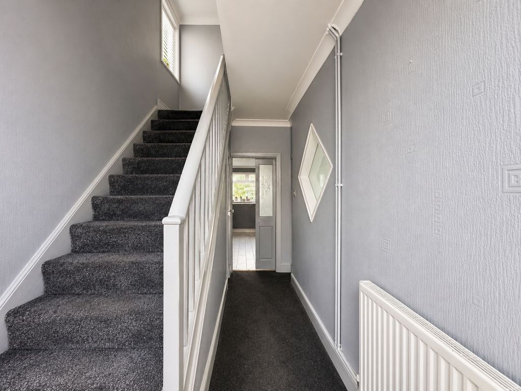 Property photo 2 of 9 Hallway