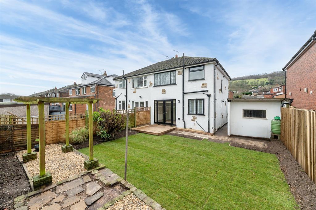 Property photo 1 of 27 Cambridge Way