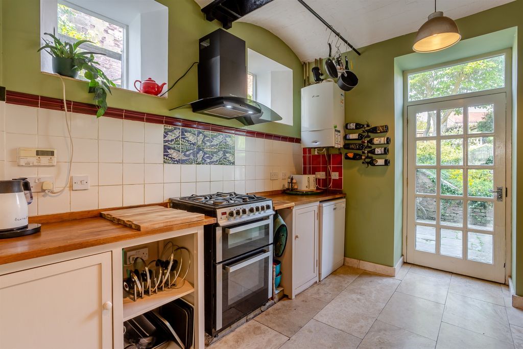 Property photo 2 of 30